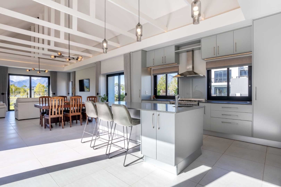 5 Bedroom Property for Sale in Val De Vie Estate Western Cape